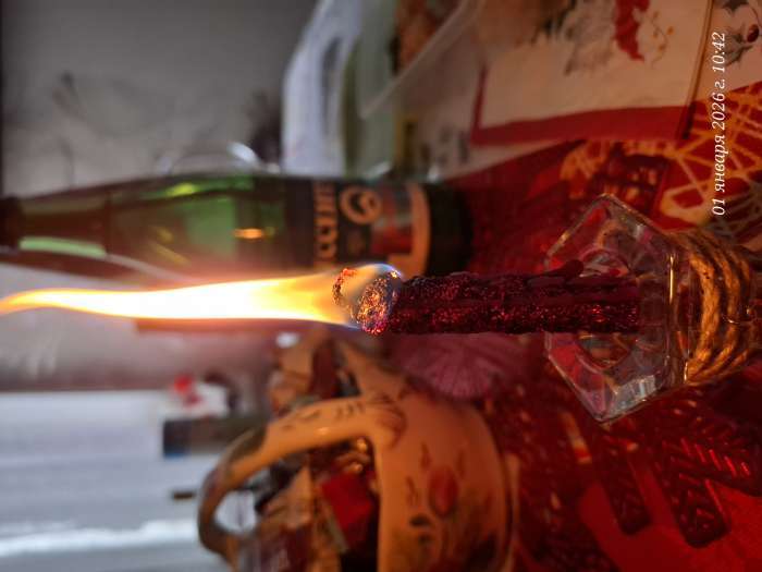 Фотография покупателя товара Набор свечей витых, 1.5×15 см, 2 шт., блестки, сиреневый - Фото 7