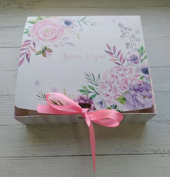 Фотография покупателя товара Коробка подарочная, упаковка, «Весны в душе», 20 х 18 х 5 см, БЕЗ ЛЕНТЫ