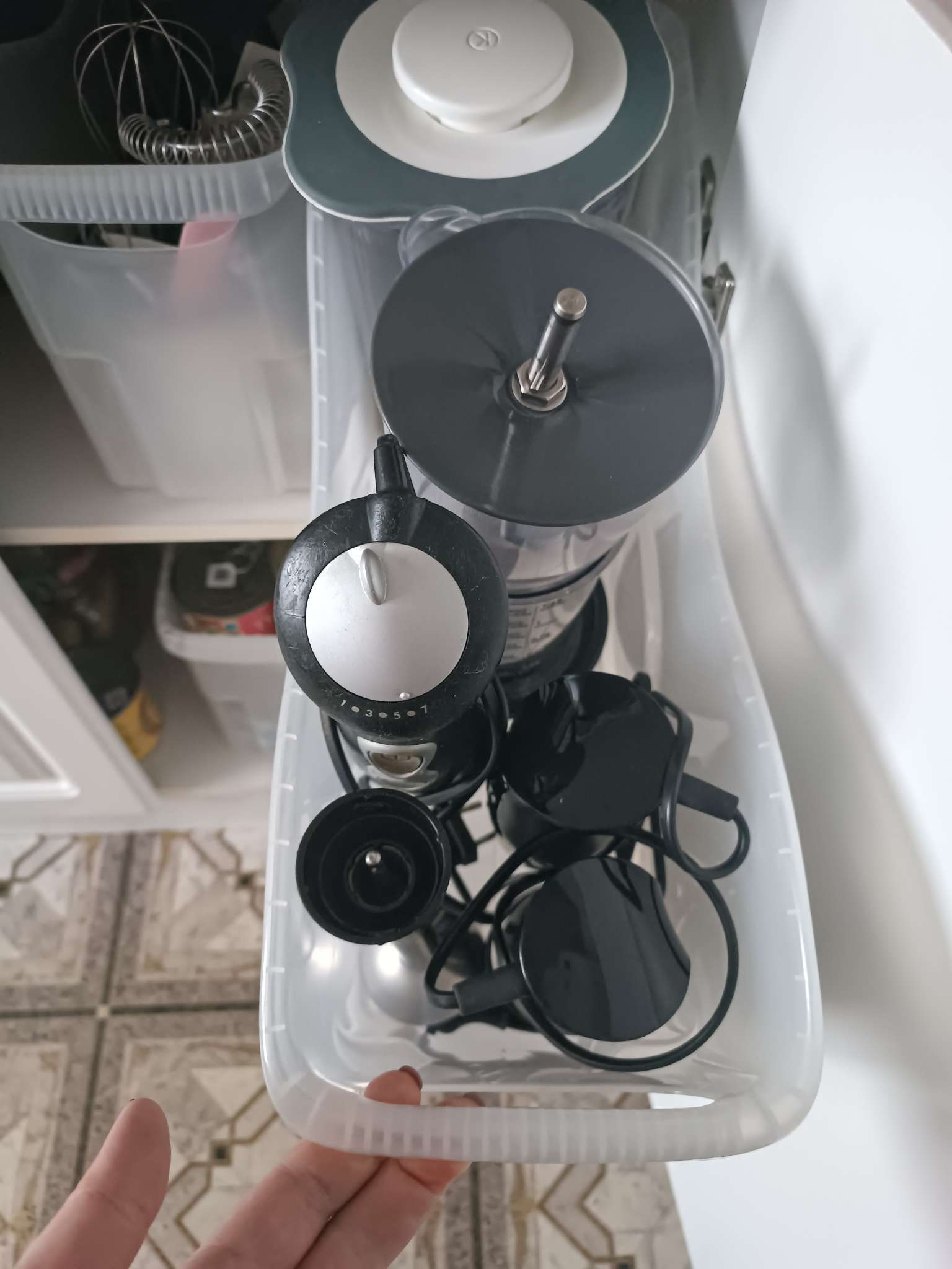 Фотография покупателя товара Контейнер для хранения Альт-Пласт, 10 л, пластик, 46×16×23.5 см, на колесиках, прозрачный - Фото 2