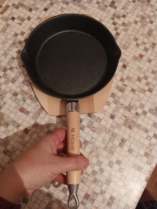 Фотография покупателя товара Сковорода на деревянной подставке SL Home, d=20, h=4 см, чугун, индукция, чёрная - Фото 1