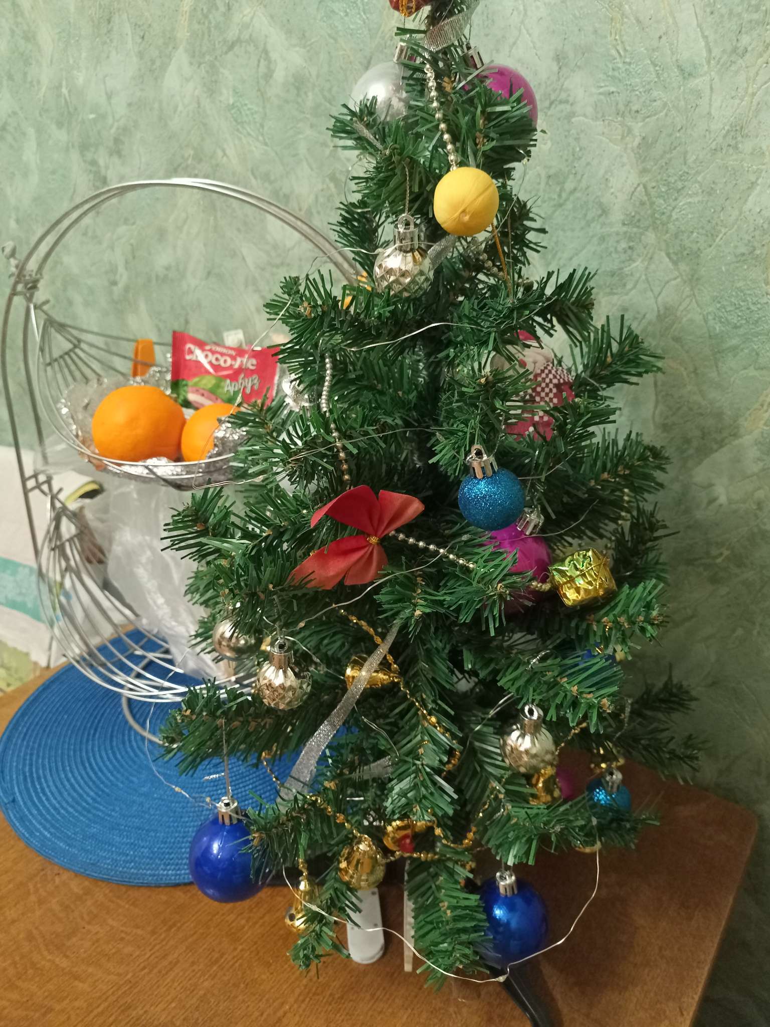 Фотография покупателя товара Искусственная ёлка «Зимнее волшебство. Простая», 30 см, 35 ПВХ веток отгибаются - Фото 1