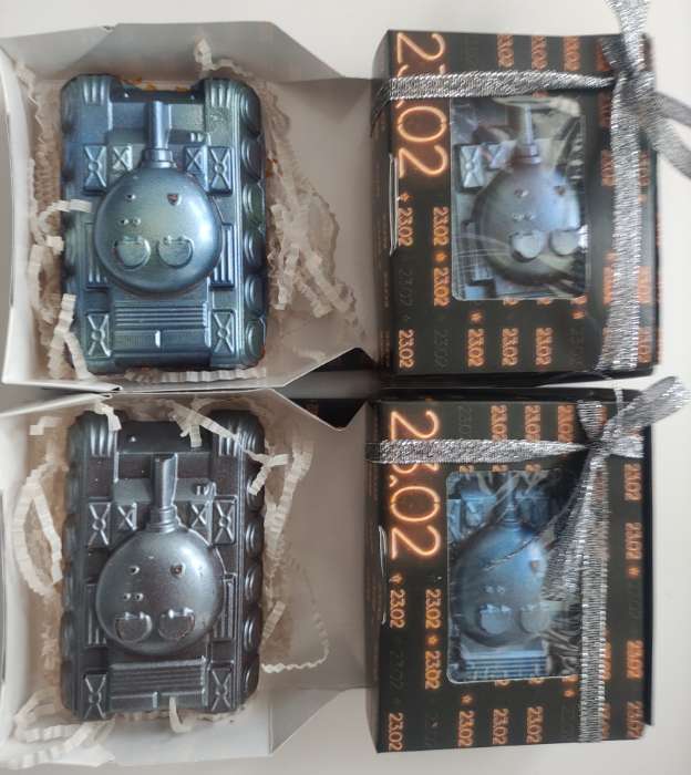 Фотография покупателя товара Кондитерская упаковка, коробка с ламинацией «23 Неон», 10 х 8 х 3.5 см