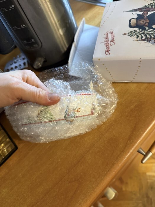 Фотография покупателя товара Салатник новогодний Доляна «Московский мишка», 580 мл, 15.5×6 см, фарфор, белый - Фото 4