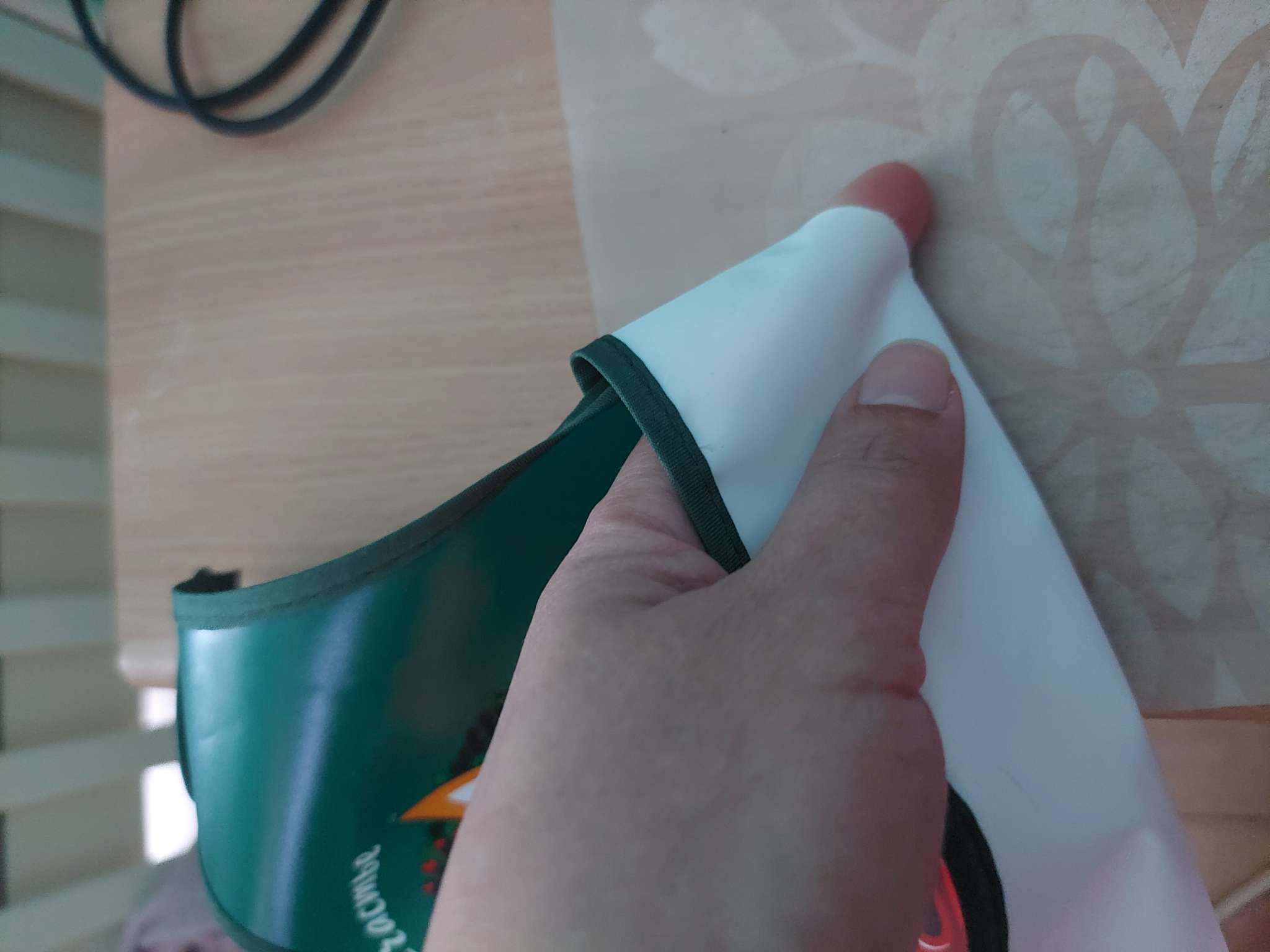 Фотография покупателя товара Нагрудник для кормления новогодний «Наше счастье, красная клетка», непромокаемый на липучке, с карманом, зеленый - Фото 20