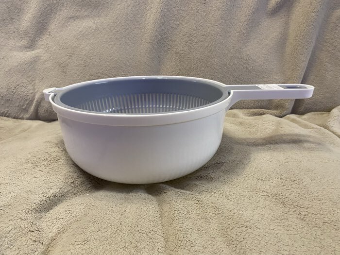 Фотография покупателя товара Дуршлаг с поддоном Альтернатива, 3 л, d=25 см, h=11.5 см, пластик, МИКС - Фото 2