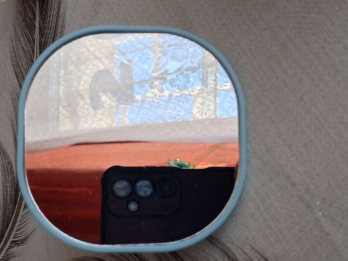 Фотография покупателя товара Зеркало карманное «Узор», с подставкой, 8×8 см, голубое - Фото 3