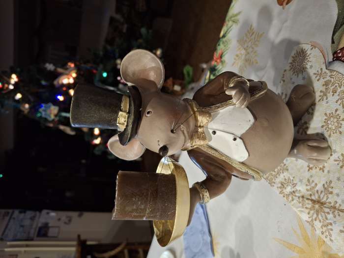 Фотография покупателя товара Подсвечник полистоун на 1 свечу «Мышонок в цилиндре и фраке», 17×10×23 см - Фото 2