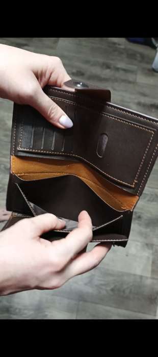 Фотография покупателя товара Портмоне мужское «Кайс», на магните, отдел для карт, монет, коричневое - Фото 3