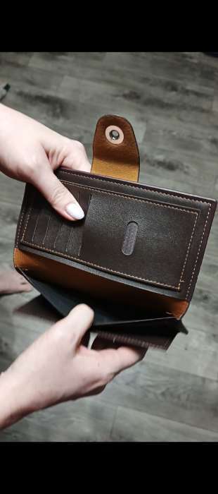 Фотография покупателя товара Портмоне мужское «Кайс», на магните, отдел для карт, монет, коричневое - Фото 5