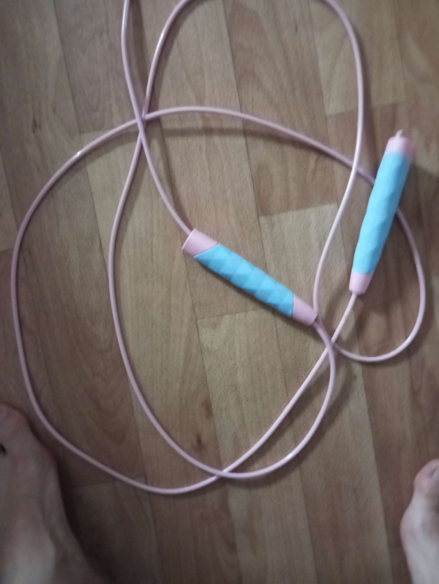 Фотография покупателя товара УЦЕНКА Скакалка спортивная ONLYTOP, 2.7 м, регулируемая, цвет МИКС - Фото 5