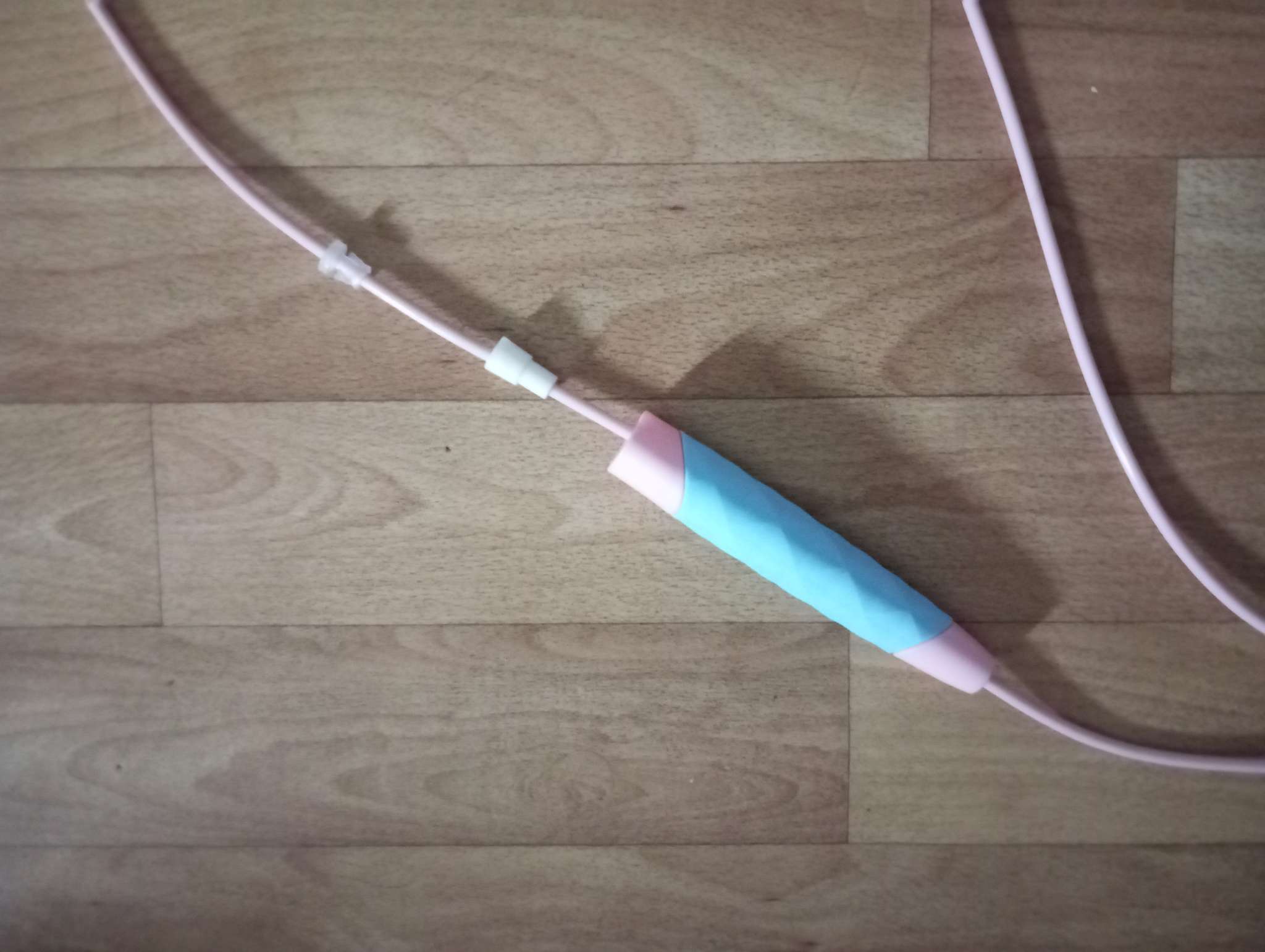 Фотография покупателя товара УЦЕНКА Скакалка спортивная ONLYTOP, 2.7 м, регулируемая, цвет МИКС - Фото 6