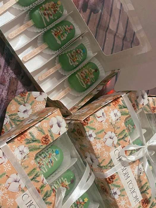 Фотография покупателя товара Коробка для эклеров с вкладышами - 5 шт. «С Новым годом!», 25×15×7 см - Фото 2