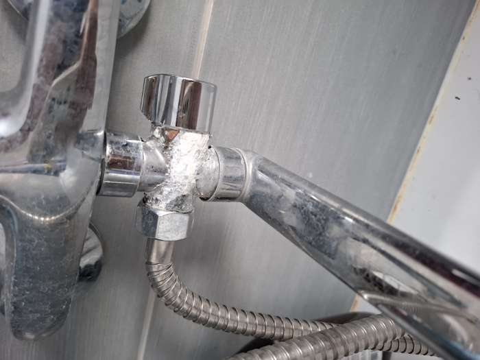 Фотография покупателя товара Смеситель для ванны ZEIN Z3380, картридж 35 мм, с душевым набором, лейка 4 режима, хром - Фото 2