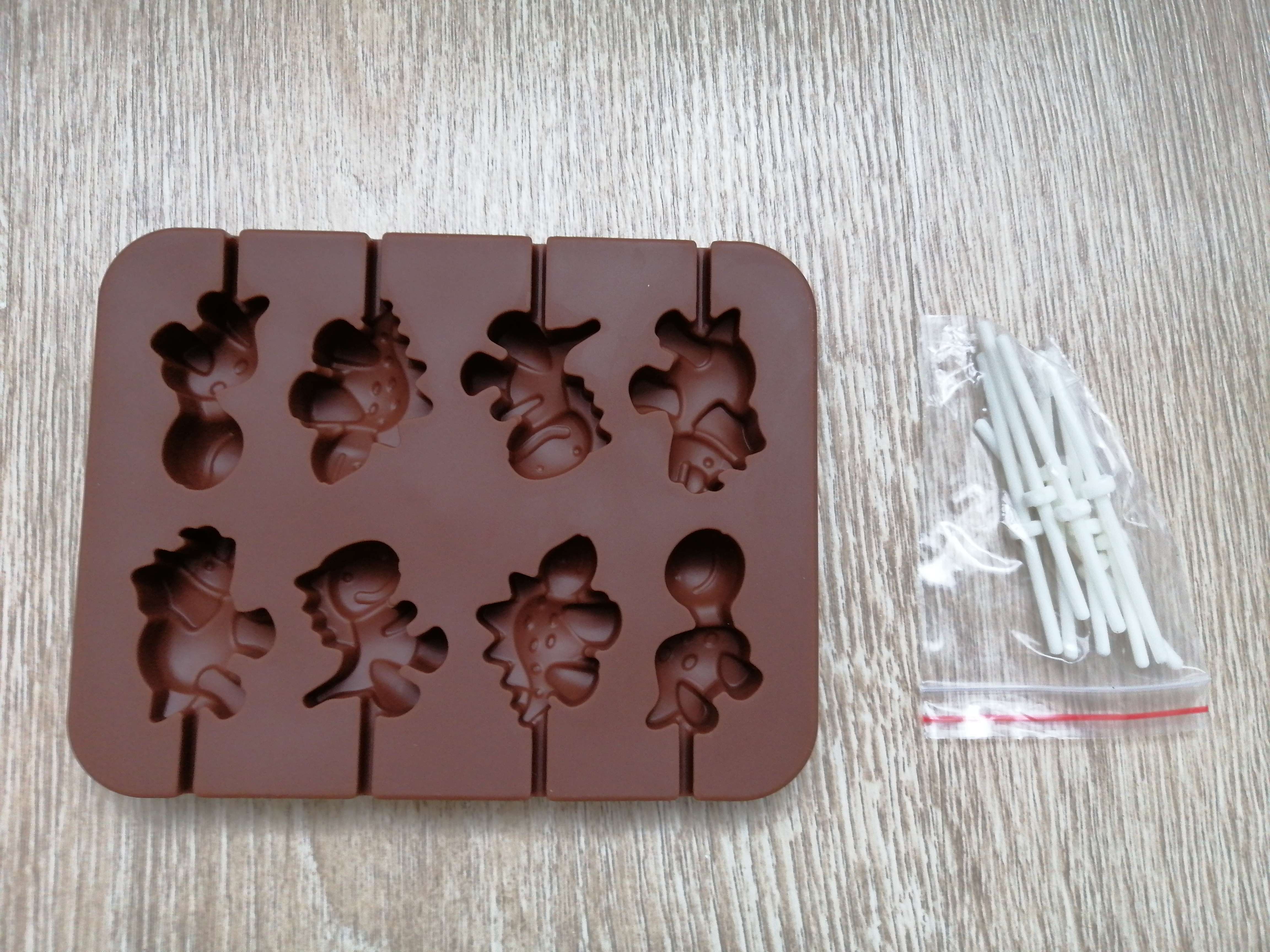 Фотография покупателя товара Форма для леденцов Доляна «Дино», силикон, 14×14×1,5 см, 8 ячеек, с палочками, цвет коричневый - Фото 7