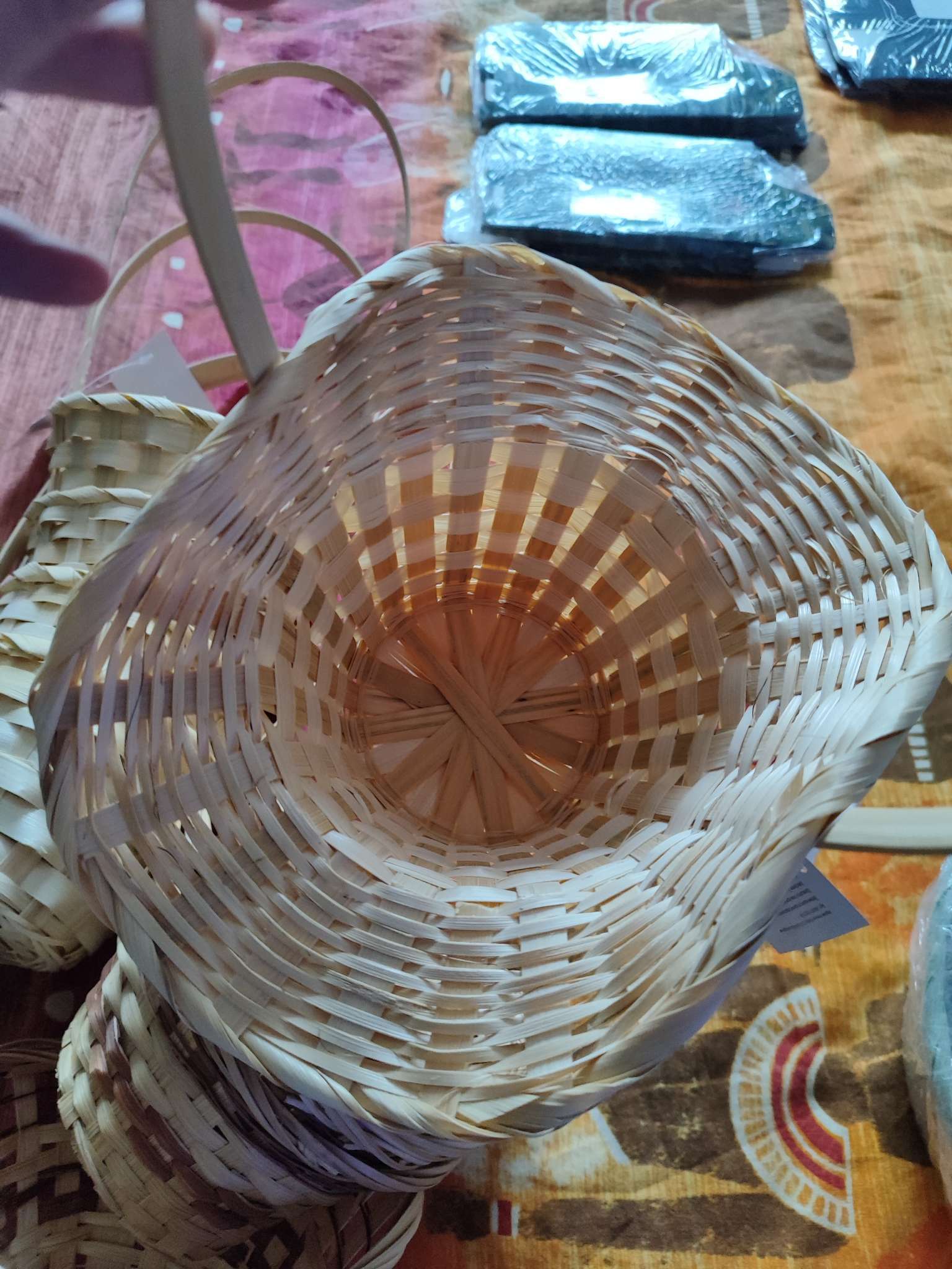 Фотография покупателя товара Корзина плетёная для хранения, 21×21×14 см, ручка h=15 см, бамбук - Фото 2