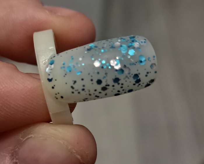 Фотография покупателя товара Гель лак для ногтей, с блёстками, трехфазный, 8 мл, LED/UV, прозрачный, голубой (04) - Фото 2