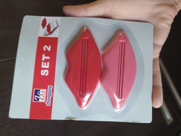 Фотография покупателя товара Набор выдавливателей для зубной пасты «Губы», 2 шт, 9,3×4.2 см, цвет красный - Фото 6