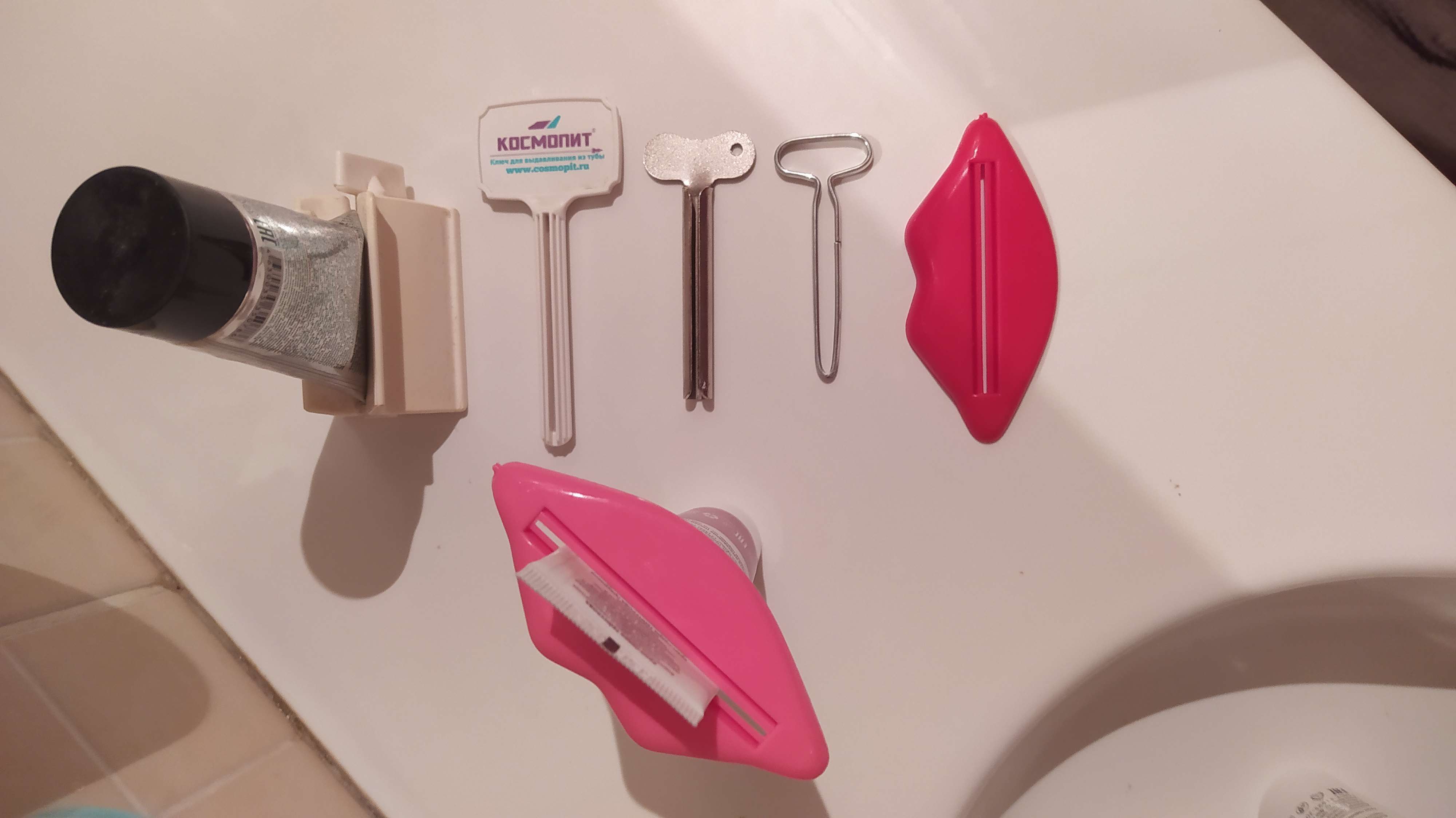 Фотография покупателя товара Набор выдавливателей для зубной пасты «Губы», 2 шт, 9,3×4,2 см, цвет красный - Фото 8