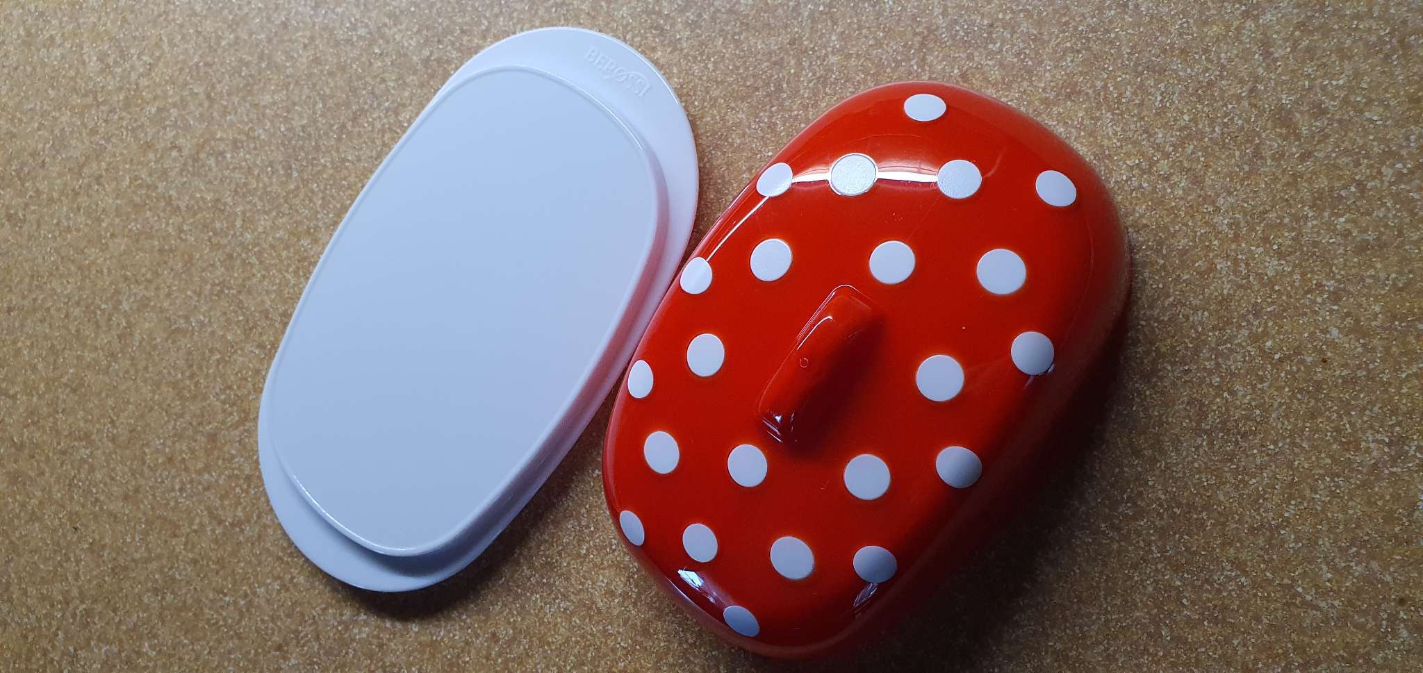 Фотография покупателя товара Маслёнка BEROSSI Marusya, 19×11×7 см, пластик, красная - Фото 2