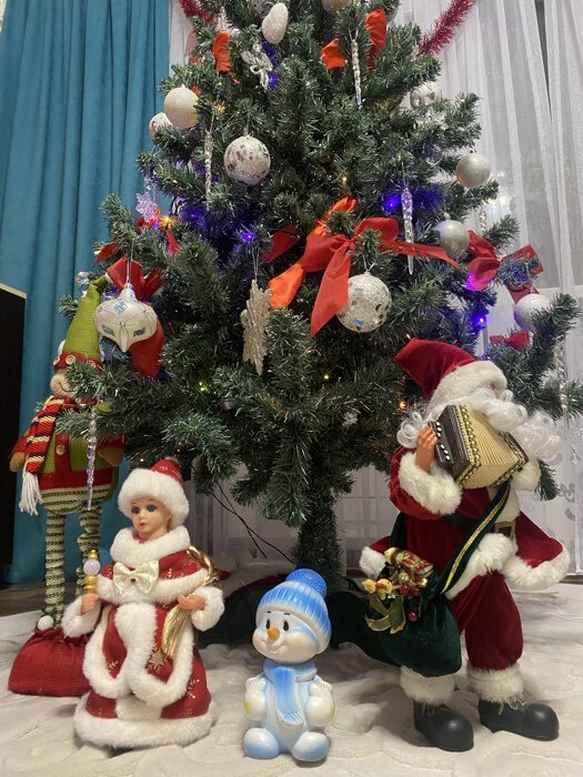 Фотография покупателя товара Снегурочка под ёлку «Зимнее волшебство. Пушистой шубке с бантом и фонариком» двигается, 30 см, красный - Фото 1