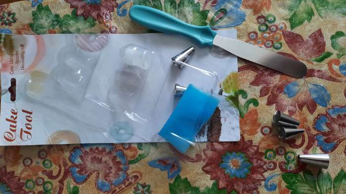 Фотография покупателя товара Набор кондитерский, 8 предметов: 5 насадок, адаптер, мешок, шпатель, насадки, цвет МИКС - Фото 1