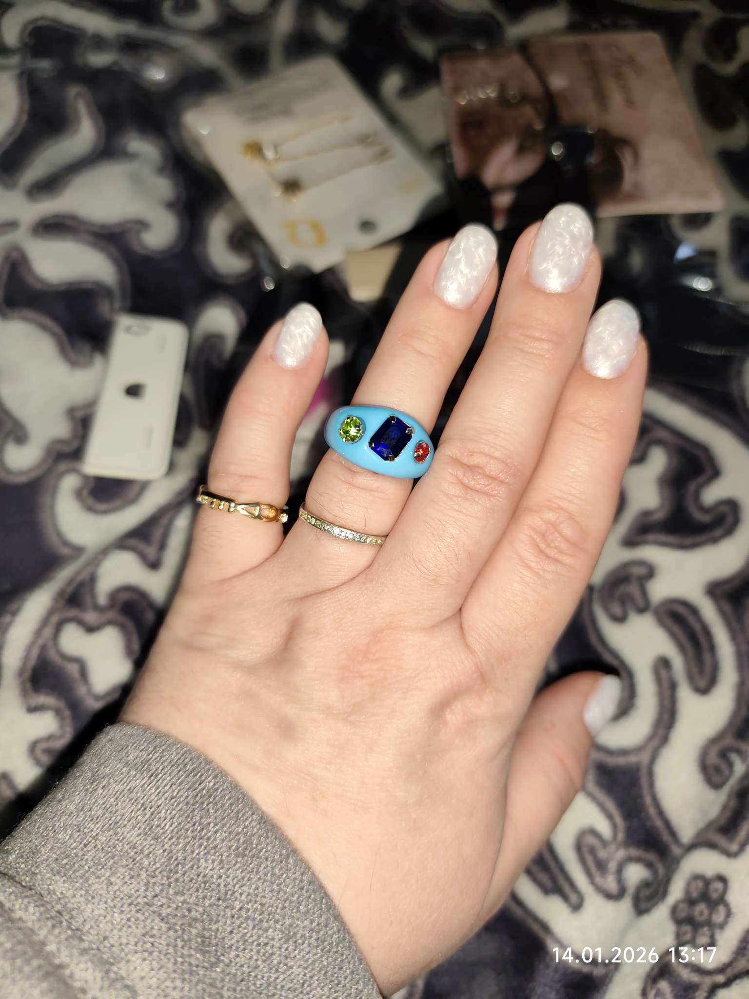 Фотография покупателя товара Кольцо с камнем «Блеск», пластиковое, голубое, размер 17.5 - Фото 3