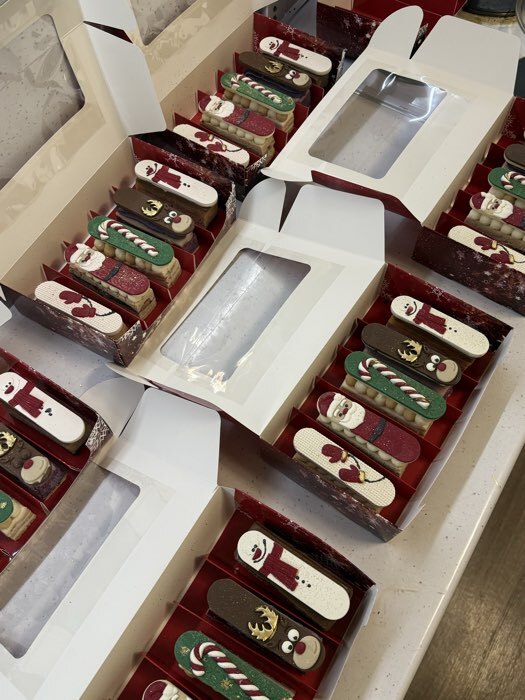 Фотография покупателя товара Коробка для 5 эклеров подарочная, новогодняя упаковка «Чудесных моментов», 25.2×15×6.6 см - Фото 1