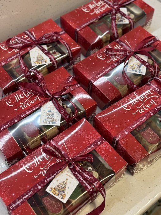 Фотография покупателя товара Коробка для 5 эклеров подарочная, новогодняя упаковка «Чудесных моментов», 25.2×15×6.6 см - Фото 2