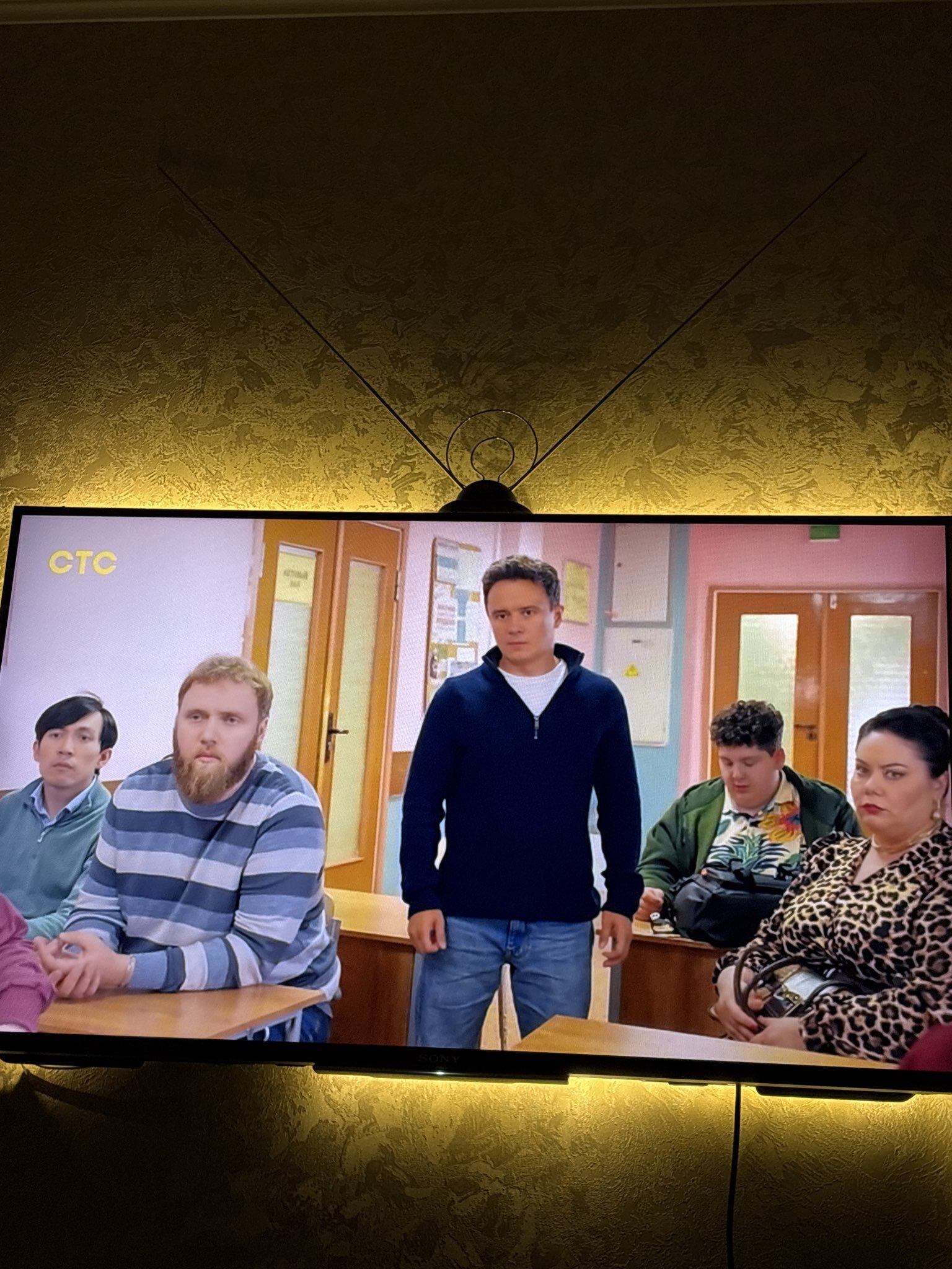 Фотография покупателя товара Антенна цифровая, комнатная, пассивная, 3 секции, 60 см, на подставке, кабель 1 м - Фото 1