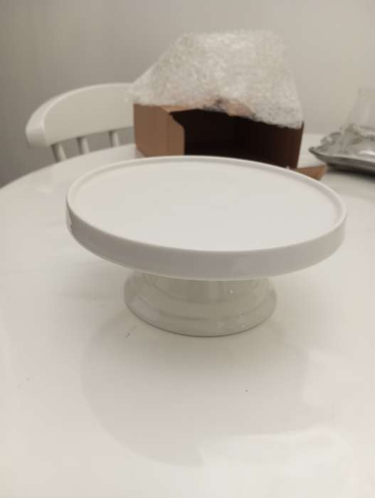 Фотография покупателя товара Подставка для тортов и десертов Доляна «Глория», d=21.5 см, фарфор, белое - Фото 1