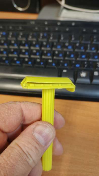 Фотография покупателя товара Бритва пластиковая Т образная микс - Фото 1