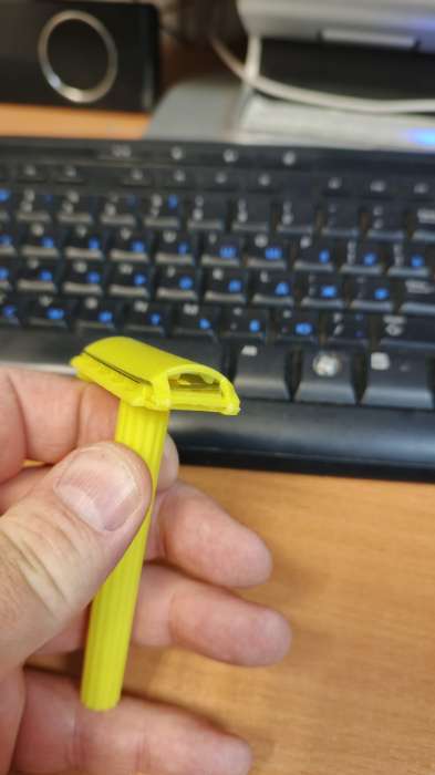 Фотография покупателя товара Бритва пластиковая Т образная микс - Фото 2