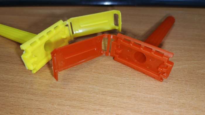 Фотография покупателя товара Бритва пластиковая Т образная микс - Фото 3