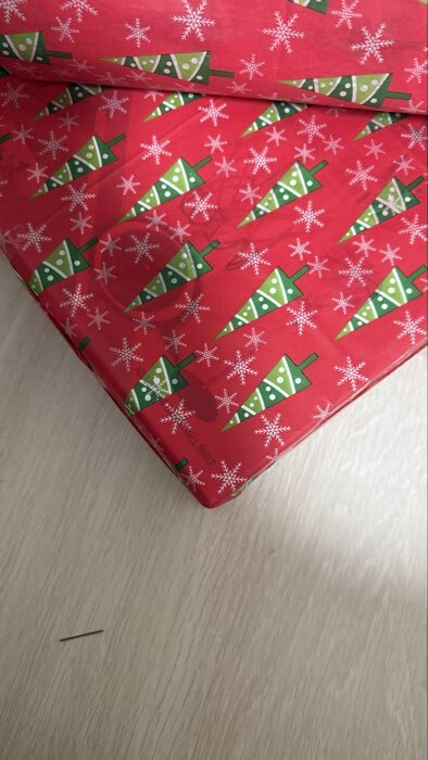 Фотография покупателя товара Бумага упаковочная новогодняя тишью «Зимний лес», красная, 50×66 см - Фото 5
