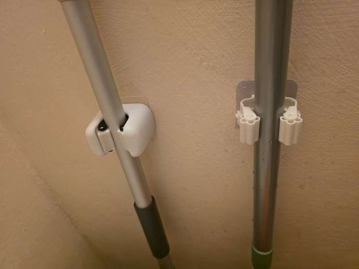 Фотография покупателя товара Держатель для швабр на липучке Доляна, 2.8×5×4.5 см, липучка 5.5×5.5 см, белый - Фото 1