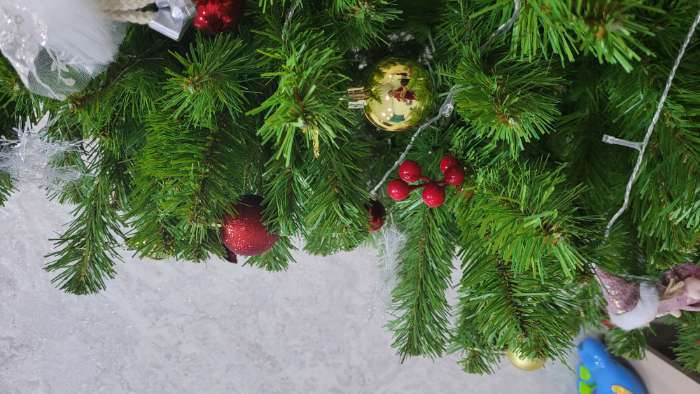 Фотография покупателя товара Искусственная ёлка «ЕлкиТорг. Лесная», 180 см, d нижнего яруса 110 см, 495 ПВХ веток отгибаются - Фото 276