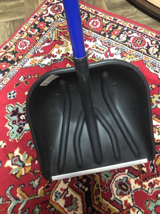 Фотография покупателя товара Лопата для уборки снега, пластиковый ковш 395×395 мм, металлическая планка, алюминиевый черенок, с ручкой - Фото 2