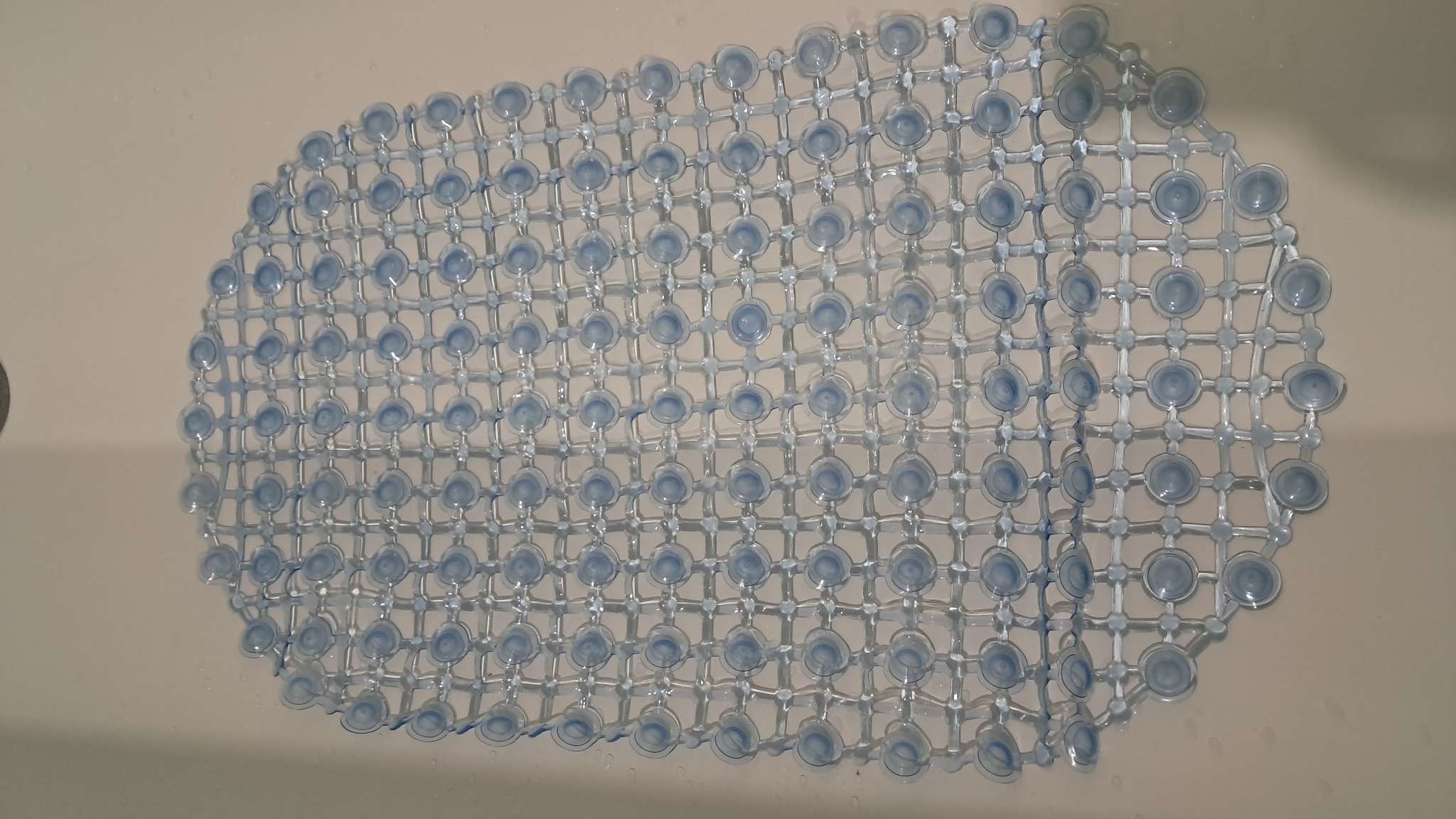 Фотография покупателя товара Коврик противоскользящий в ванну на присосках Доляна «Капли воды», 36×65 см, МИКС - Фото 1