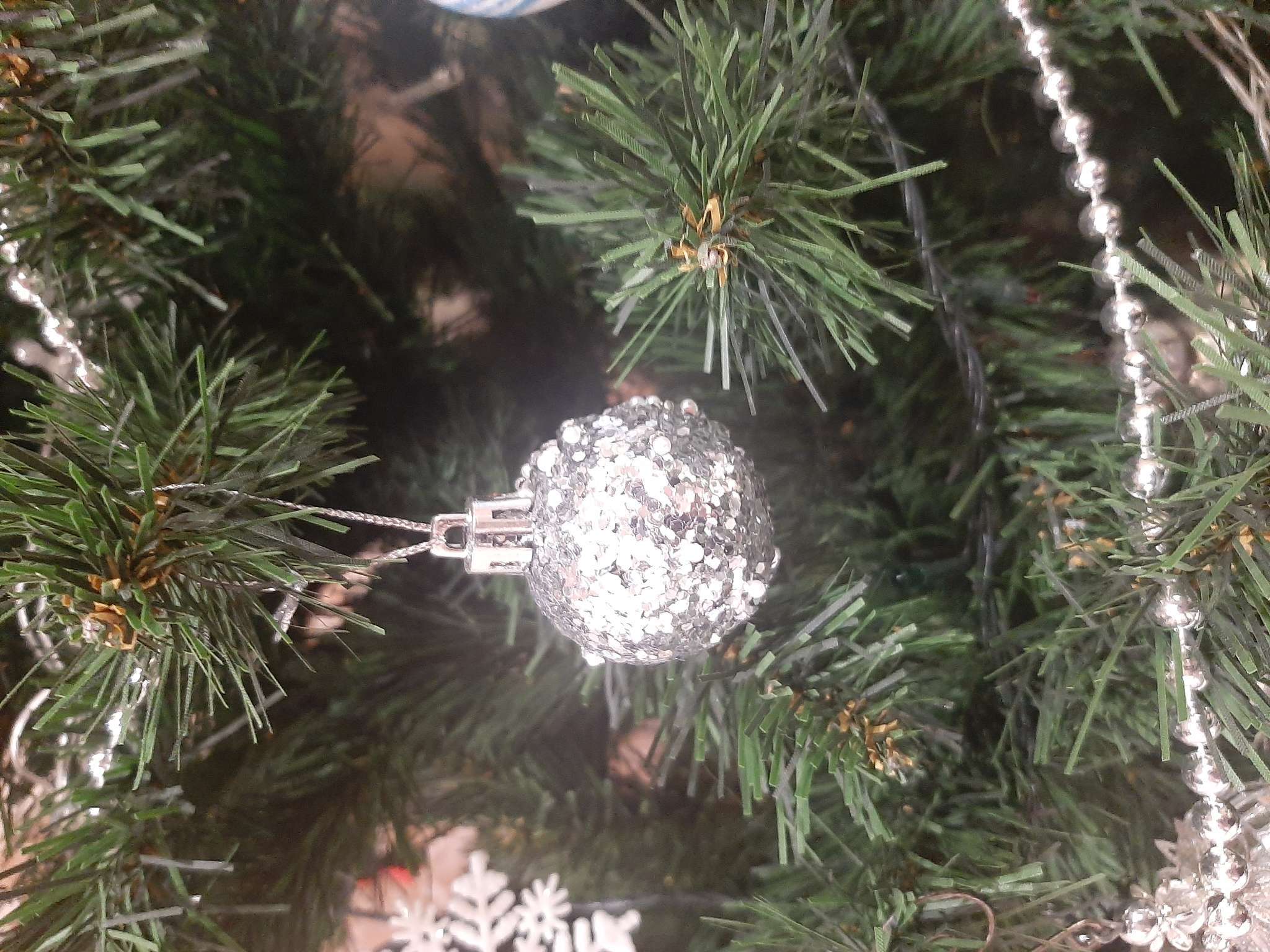 Фотография покупателя товара Ёлочные игрушки набор 12 шт. «Праздничный хоровод» 4 см, серебро - Фото 4