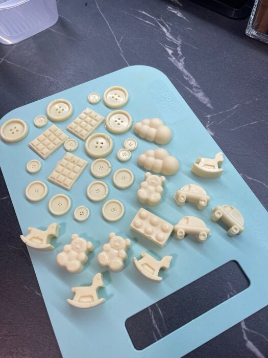 Фотография покупателя товара Форма для шоколада Доляна «Погода», силикон, 22.5×14.5×1.5 см, 11 ячеек, МИКС - Фото 1