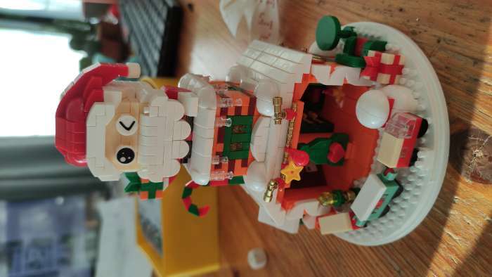 Фотография покупателя товара Конструктор из миниблоков UNICON «Новогодние истории. Дед Мороз», с гирляндой, 924 детали - Фото 2