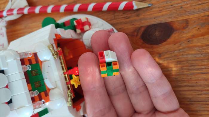 Фотография покупателя товара Конструктор из миниблоков UNICON «Новогодние истории. Дед Мороз», с гирляндой, 924 детали - Фото 1