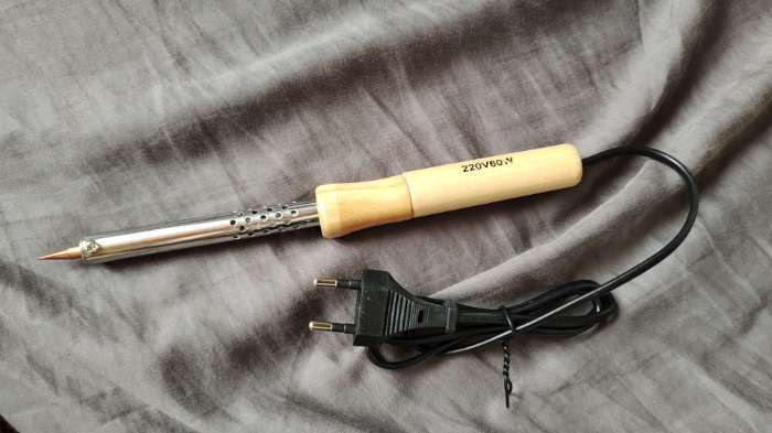 Фотография покупателя товара Паяльник ТУНДРА, деревянная рукоятка, 60 Вт, 220 В - Фото 1