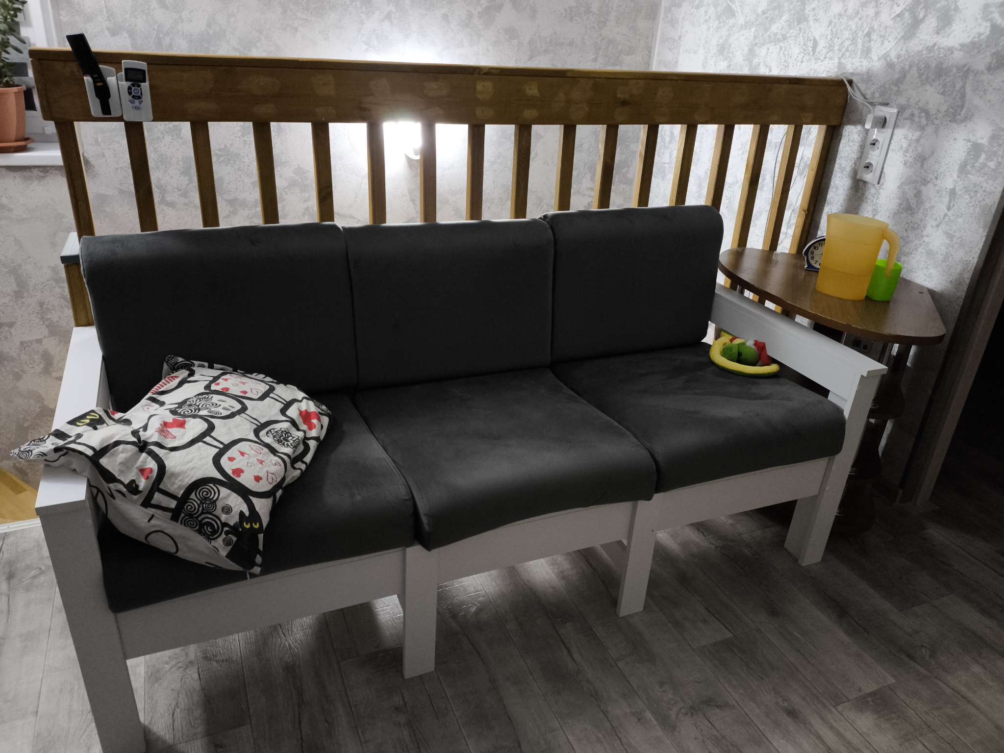 Фотография покупателя товара Диван прямой трёхместный «Айдаха», ППУ, велюр, цвет графит/белый - Фото 5