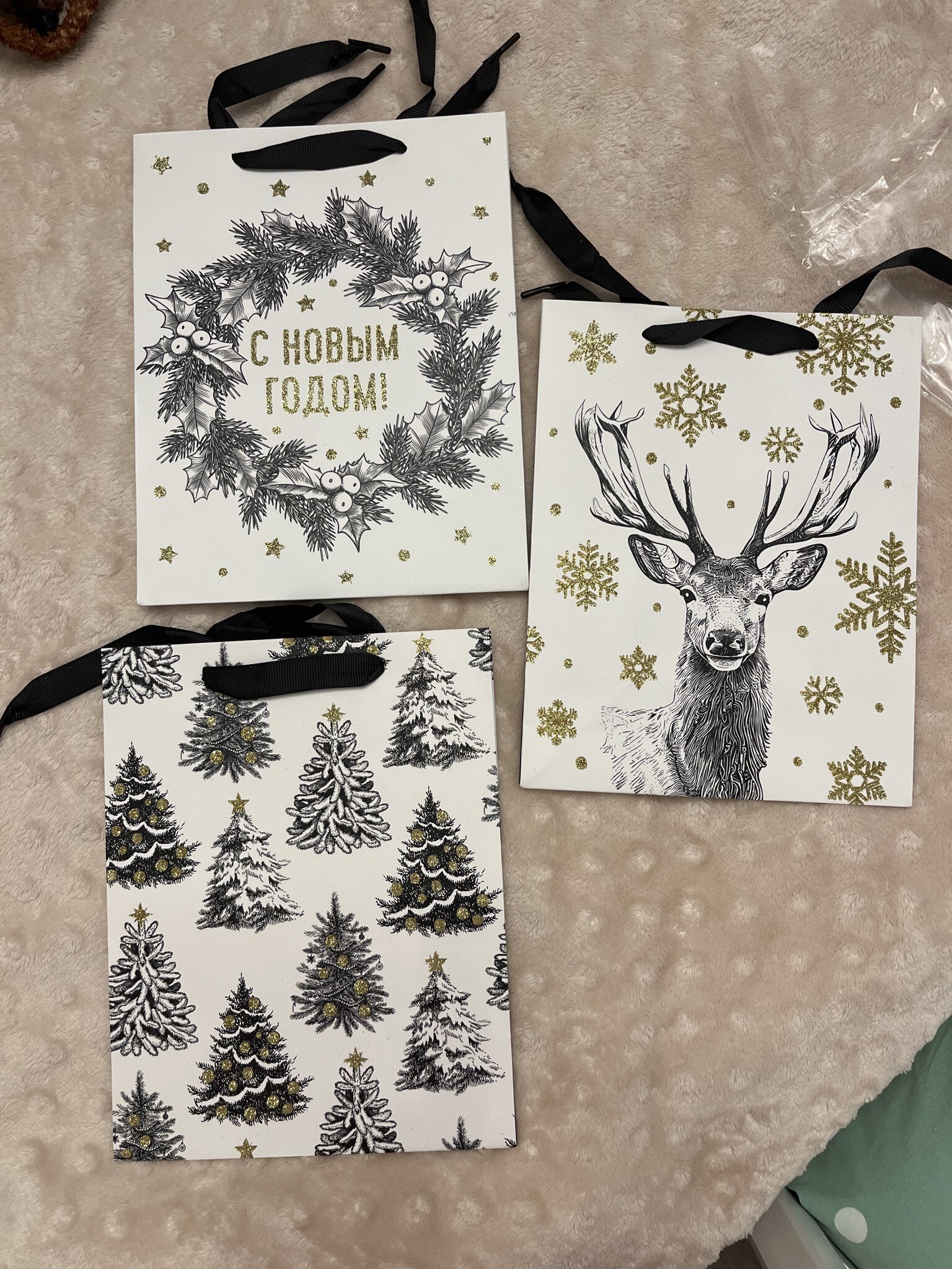 Фотография покупателя товара Набор пакетов «Новый год», 3 шт,  18 × 23 × 9 см - Фото 1