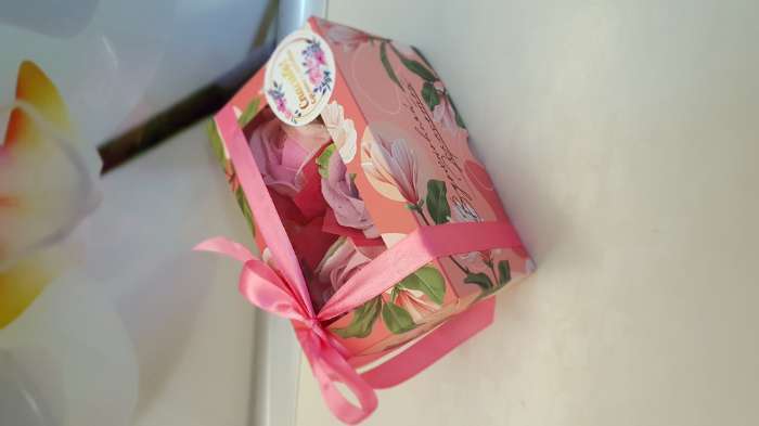 Фотография покупателя товара Коробка для капкейков, кондитерская упаковка двухсторонняя, 4 ячейки «Вдохновляй красотой», 16 х 16 х 10 см - Фото 2