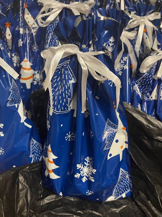 Фотография покупателя товара Пакет подарочный новогодний с завязками, «Бенгальские огни», 29×43 см - Фото 2