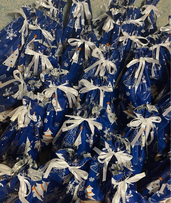 Фотография покупателя товара Пакет подарочный новогодний с завязками, «Бенгальские огни», 29×43 см - Фото 3