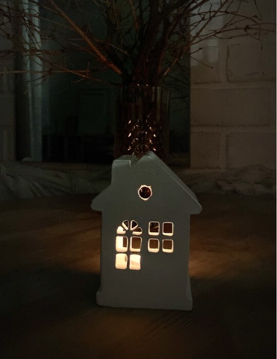 Фотография покупателя товара Подсвечник на 1 свечу «Домик», гипс, белый, 12×8.5×6 см - Фото 1