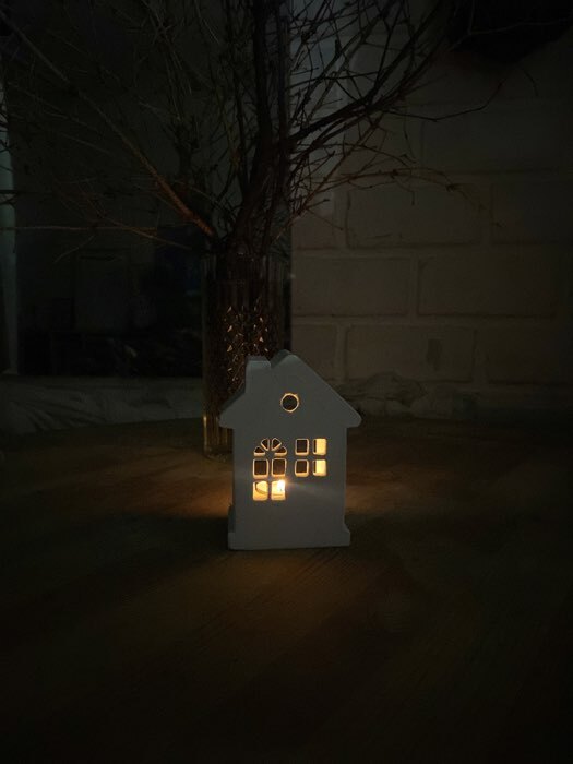 Фотография покупателя товара Подсвечник на 1 свечу «Домик», гипс, белый, 12×8.5×6 см - Фото 2